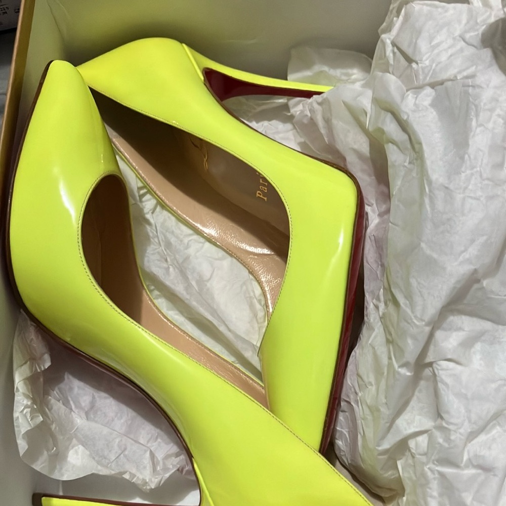 Women's Neon Yellow Pumps  Christian Louboutin  .